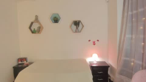 Paloma  online show from May 2026 09:43:01 PM