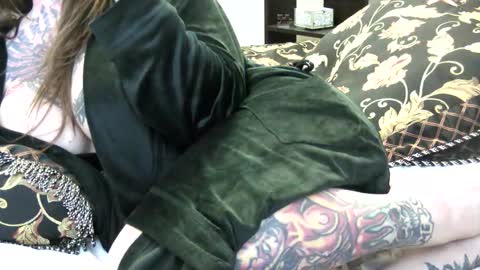 PAMELA GUNNS online show from February 2025 07:00:01 PM