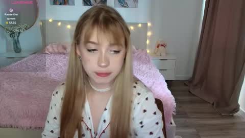 Lina online show from March 2026 04:08:02 AM