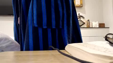 panda320 online show from September 2025 07:58:02 PM