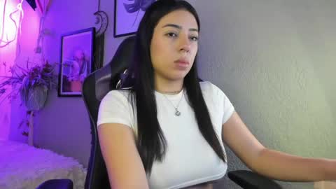 Ana Laura online show from May 2026 12:02:01 PM