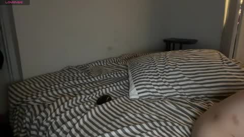 PantsLessTraveler online show from April 2026 07:57:02 AM