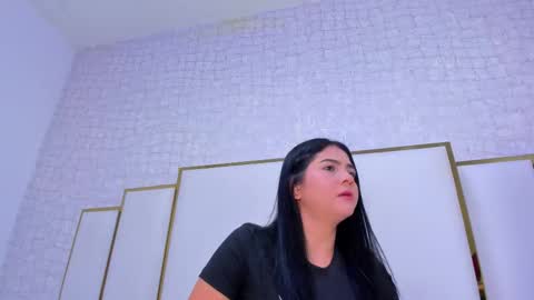 Paola  online show from September 2025 11:32:02 AM