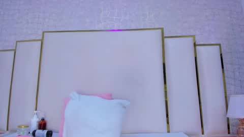 Paola  online show from October 2025 11:33:02 AM