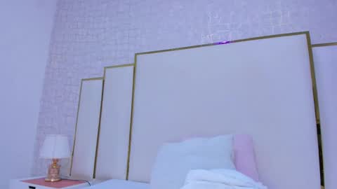 Paola  online show from October 2025 11:33:02 AM