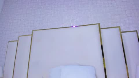 Paola  online show from November 2025 11:32:01 AM