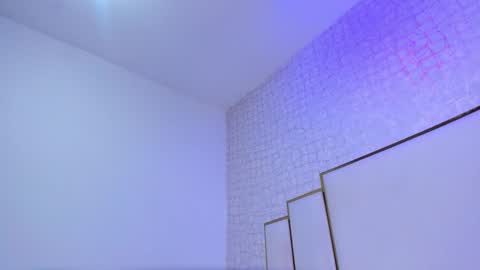 Paola  online show from March 2026 11:37:02 AM