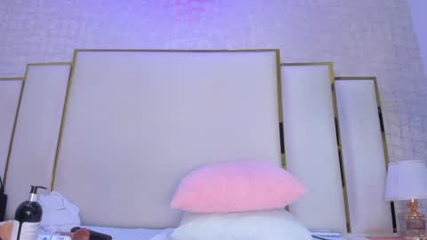 Paola  online show from April 2026 11:48:01 AM