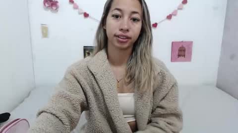 Snapshot of paolabotero chatting on March 2025 12:01:02 PM Paola online show from March 2025 12:01:02 PM