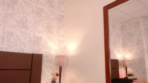 paolagh_ online show from November 2025 03:28:01 AM