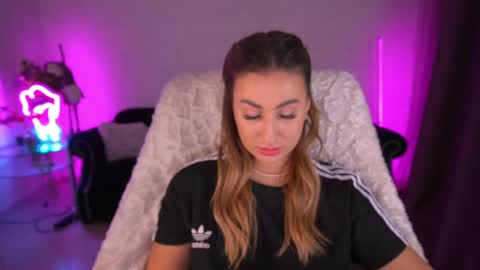 Lia online show from December 2024 04:36:01 PM