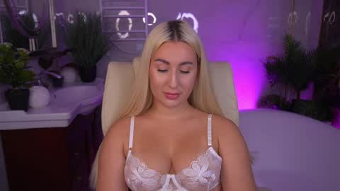 Lia online show from May 2026 01:41:01 PM