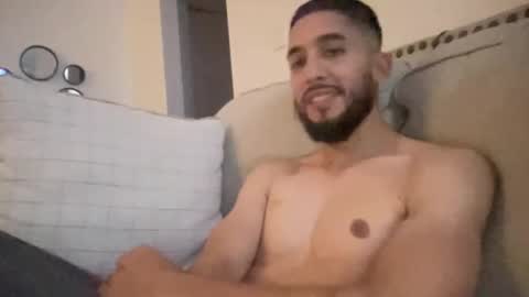 papicubano_guapo23cm online show from October 2025 06:33:01 AM