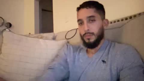 papicubano_guapo23cm online show from October 2025 05:18:01 AM