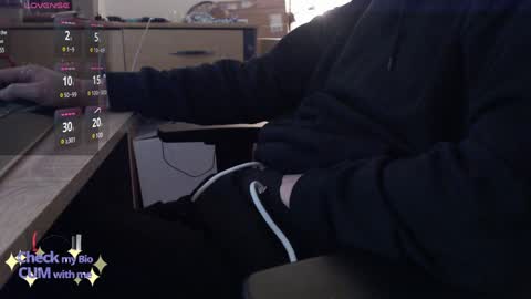 Snapshot of paranoiid chatting on January 2025 07:07:01 AM Sascha online show from January 2025 07:07:01 AM