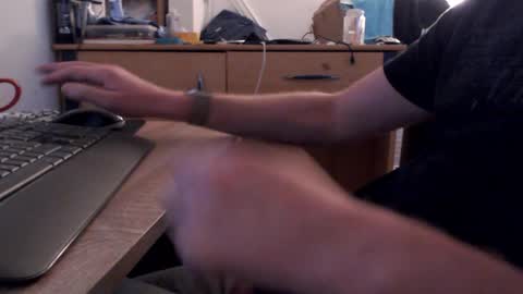 Snapshot of paranoiid chatting on September 2025 07:13:02 AM Sascha online show from September 2025 07:13:02 AM