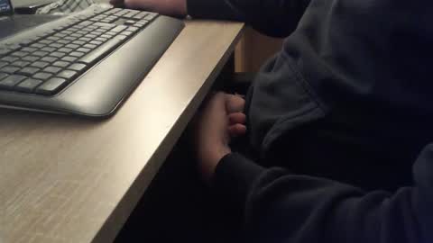 Snapshot of paranoiid chatting on October 2025 07:09:02 AM Sascha online show from October 2025 07:09:02 AM