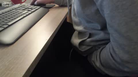 Snapshot of paranoiid chatting on October 2025 07:20:02 AM Sascha online show from October 2025 07:20:02 AM