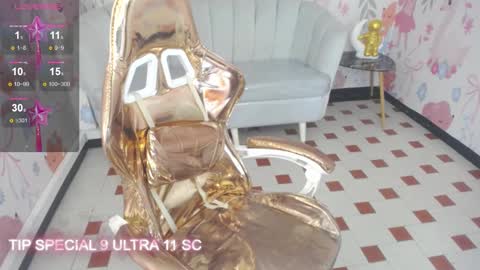 Snapshot of paris09_v chatting on February 2025 09:42:02 AM PARIS online show from February 2025 09:42:02 AM