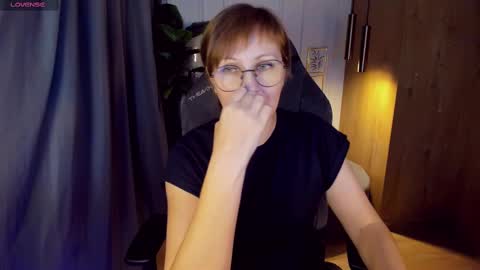 Snapshot of paris_cherry chatting on February 2025 04:40:02 PM Paris online show from February 2025 04:40:02 PM