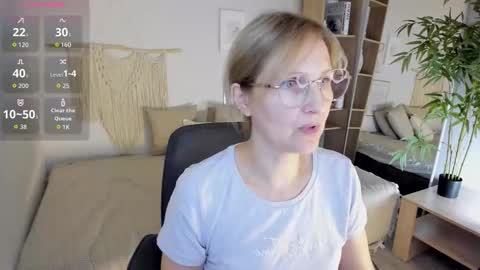 Snapshot of paris_cherry chatting on September 2025 07:27:01 PM Paris online show from September 2025 07:27:01 PM