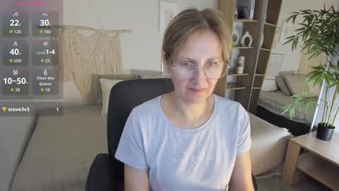 Snapshot of paris_cherry chatting on September 2025 07:59:01 PM Paris online show from September 2025 07:59:01 PM