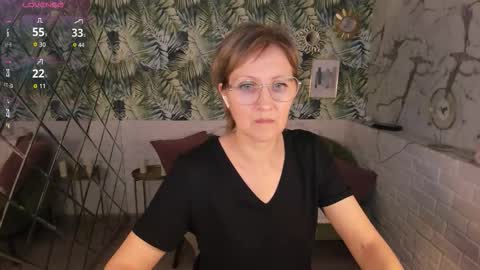 Snapshot of paris_cherry chatting on November 2025 01:14:02 PM Paris online show from November 2025 01:14:02 PM