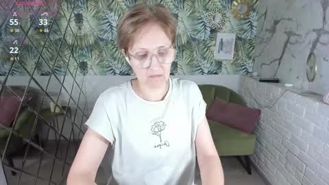 Snapshot of paris_cherry chatting on December 2025 08:02:01 PM Paris online show from December 2025 08:02:01 PM