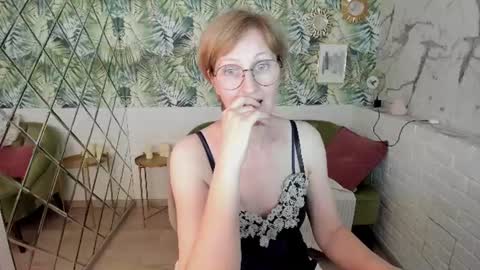 Snapshot of paris_cherry chatting on June 2026 06:45:01 PM Paris online show from June 2026 06:45:01 PM