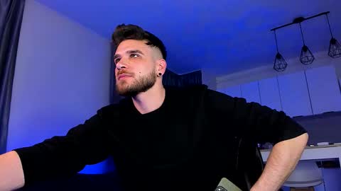 Paris online show from February 2026 10:24:01 PM