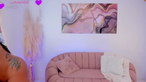 Snapshot of parisangel_ chatting on February 2025 10:00:01 PM Paris online show from February 2025 10:00:01 PM