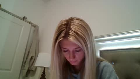 parisbaby2000 online show from October 2025 01:46:02 PM