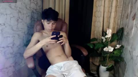 Snapshot of parkseo_yeon chatting on May 2026 05:02:01 AM HENRY online show from May 2026 05:02:01 AM