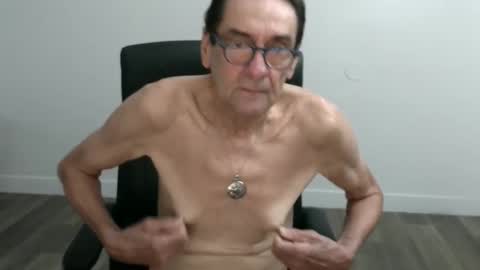 Snapshot of pastelito76 chatting on September 2025 02:40:02 PM Bob online show from September 2025 02:40:02 PM