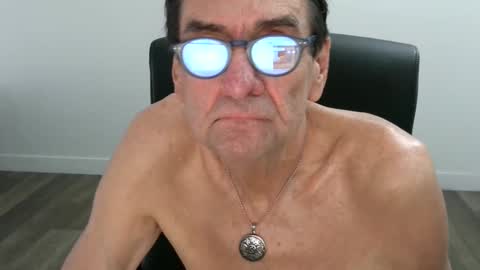 Snapshot of pastelito76 chatting on October 2025 03:09:02 PM Bob online show from October 2025 03:09:02 PM