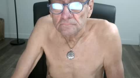 Snapshot of pastelito76 chatting on November 2025 02:17:01 PM Bob online show from November 2025 02:17:01 PM