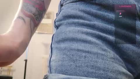 Snapshot of pathos_of_things chatting on December 2025 12:12:02 PM off - Tuesday and wednesdayfriday online show from December 2025 12:12:02 PM