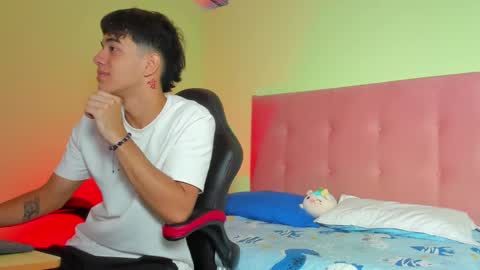 Snapshot of paul_sexycock chatting on January 2025 12:16:01 PM paul_sexycock online show from January 2025 12:16:01 PM