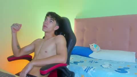 Snapshot of paul_sexycock chatting on January 2025 06:43:02 PM paul_sexycock online show from January 2025 06:43:02 PM