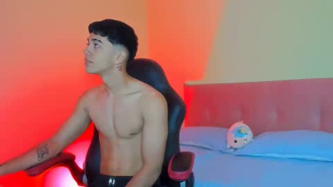 Snapshot of paul_sexycock chatting on February 2025 03:30:02 PM paul_sexycock online show from February 2025 03:30:02 PM