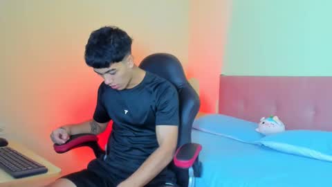 Snapshot of paul_sexycock chatting on February 2025 12:43:02 PM paul_sexycock online show from February 2025 12:43:02 PM