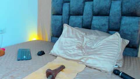 PAULA online show from October 2025 08:42:01 PM