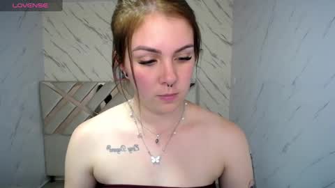 Snapshot of paula_b_ chatting on December 2024 06:55:01 PM Paula online show from December 2024 06:55:01 PM