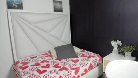 Paula online show from September 2025 02:28:02 PM