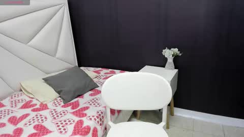 Paula online show from September 2025 02:00:02 PM