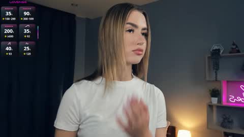 Snapshot of paulettelafevre chatting on October 2025 07:12:02 PM Eva online show from October 2025 07:12:02 PM