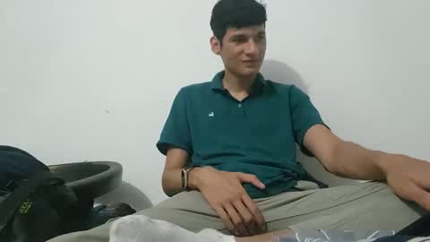 Snapshot of paulhot18 chatting on March 2025 04:58:02 AM Paul Mklain online show from March 2025 04:58:02 AM