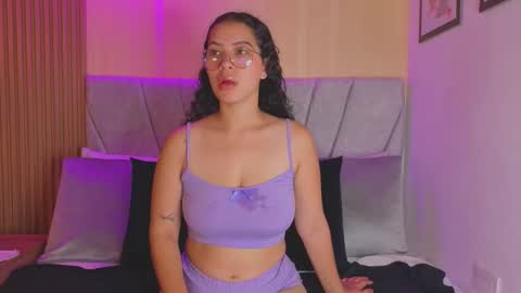 paulina  online show from November 2025 11:21:02 AM