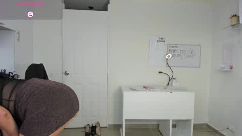 Snapshot of paulina_dossantos chatting on October 2025 06:52:01 PM paulina online show from October 2025 06:52:01 PM