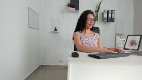 Snapshot of paulina_dossantos chatting on January 2026 06:34:01 PM paulina online show from January 2026 06:34:01 PM